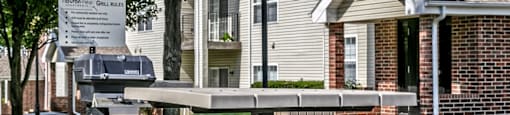 Outdoor Entertainment Area at Tiburon View Apartments, Nebraska