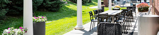Grill at The Landings Apartments, Bellevue 68123