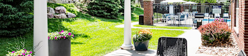Outdoor Lounge at The Landings Apartments, Bellevue 68123