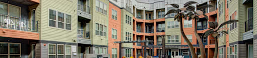 Resident courtyard with grills, putting green and hot tub | Vista at the Heights Apartments in Lansing MI