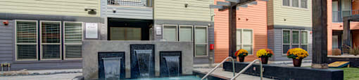 Resident courtyard with grills, putting green and hot tub | Vista at the Heights Apartments in Lansing MI