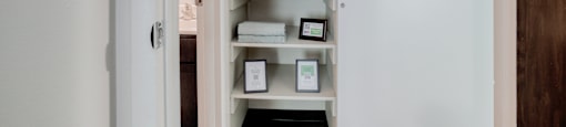 Pantry/Linen Closet