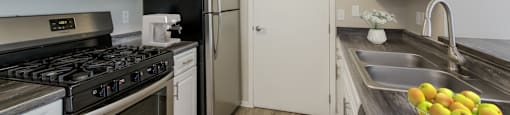 the preserve at ballantyne commons apartment kitchen with stainless steel appliances