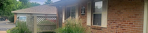 Flower bed with shrubs at Sheffield at Sylvan in Ohio