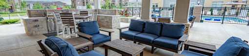 the retreat at thousand oaks clubhouse patio with couches and tables