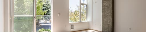 large bedroom windows at Mural, Seattle, WA 98116