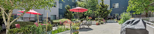 Courtyard seating area at Alderwood Court in Lynnwood WA