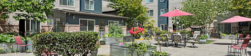 Outdoor courtyard at Alderwood Court in Lynnwood WA