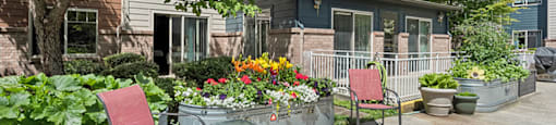Courtyard patio at Alderwood Court in Lynnwood WA