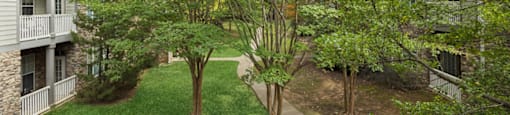 Courtyard landscaping at Longwood Vista Apartment Homes in Atlanta GA
