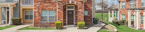 Exterior brick building at Ironwood Crossing Apartments and Townhomes in Fort Worth TX