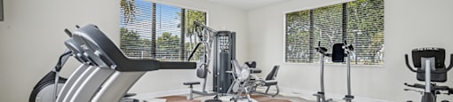 Fitness center at Cedar Grove Apartments in Miami FL