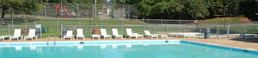 swimming pool and wading pool at Brentwood Apartment Homes in Manassas, VA