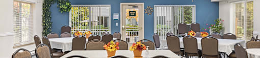 Social lounge at Alderwood Court in Lynnwood WA