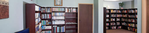 Episcopal Catholic Apartments in Winter Park, FL fully stocked library