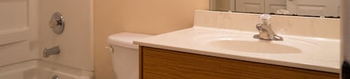 Classic bathroom at Karen Lake