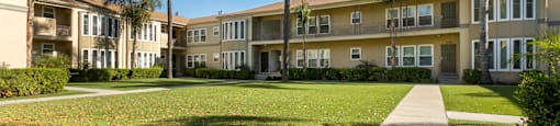 Los Angeles Apartments Courtyard