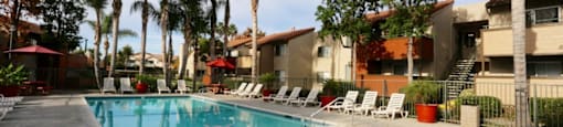 Sparkling pool and spa at The Oaks Apartments, California, 91786