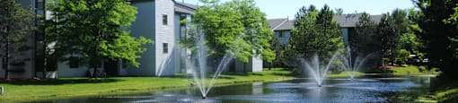 Grounds at Arbor Glen Apartments in East Lansing, MI near Michigan State University.