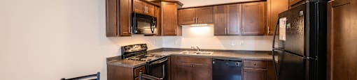 Spacious Kitchen in East Lansing Apartments near Michigan State University | Eden Roc