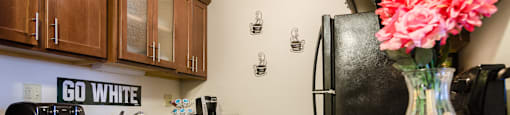 Spacious Kitchen in East Lansing Apartments near Michigan State University | Stoneridge