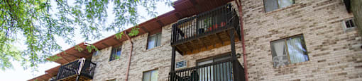 Exterior Stoneridge Apartments in East Lansing Michigan