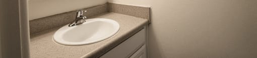 Spacious Bathroom in East Lansing Apartments near Michigan State University | Woodmere