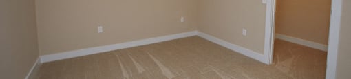 a empty room with a ceiling fan and a closet