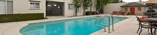 Apartments in Van Nuys, CA outdoor pool