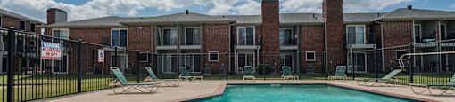 Sparkling Pool at Williamsburg Apartments, Grand Prairie