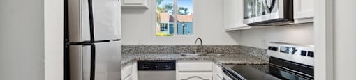Modern Kitchen at Canyon Villa Apartment Homes