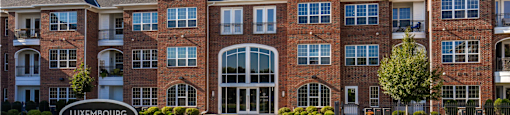 Luxury apartments in Bloomington Minnesota with brick exteriors and attached heated parking