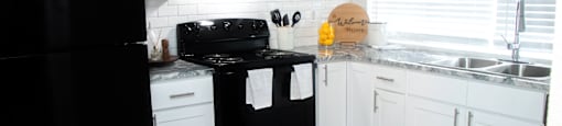 The Element at River Pointe apartments in Jacksonville Florida photo of kitchen