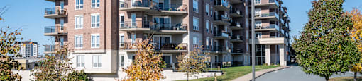 Royal Gardens is conveniently located near Hemlock Ravine Park and Bicentennial Drive.