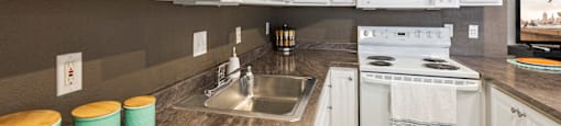Spacious Kitchen in East Lansing Apartments near Michigan State University | Glenwood