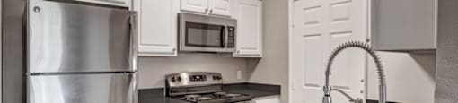 Modern Kitchen | Apartments For Rent Sacramento California | Broadleaf Apartments