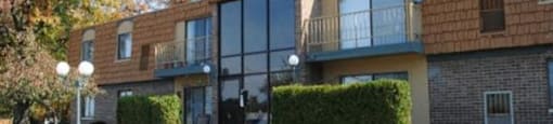 Building Exterior at Trenton Place Apartments, Willoughby, OH, 44094