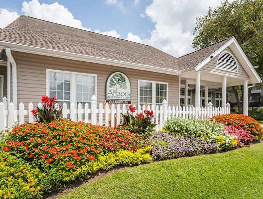 our apartments offer a beautiful yard with flowers and a white picket fence at Arbors at Windsor Lake, South Carolina