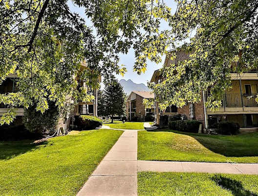 Hidden Meadows Apartments Exterior Walkway and Landscaping