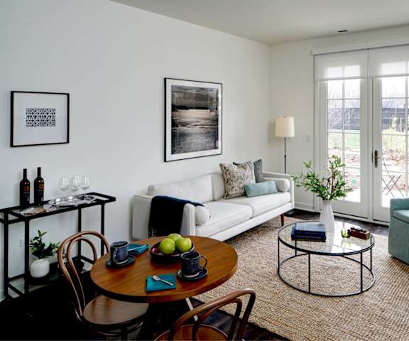 Roomy dining and living space - Kelmscott Park Apartments