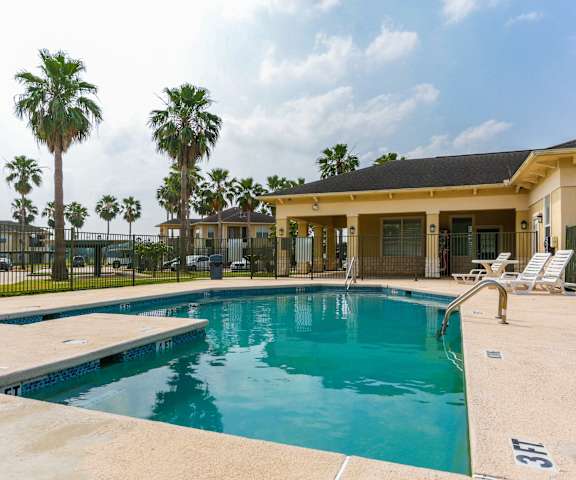 Exterior Apartment - Community Pool
