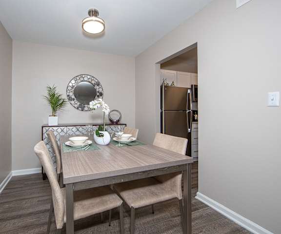 Dining Room in Country Club Apartments in Williamsburg VA 