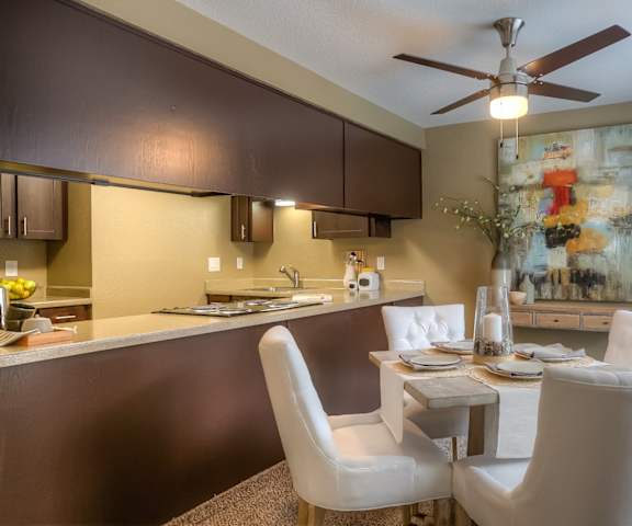 Dining Area at Oak Hill Apartments, Portland, 97229