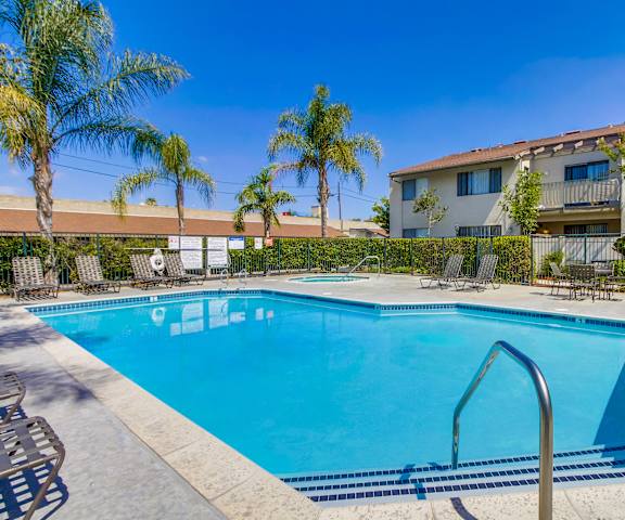 Harbor Cliff Apartments Lifestyle - Pool