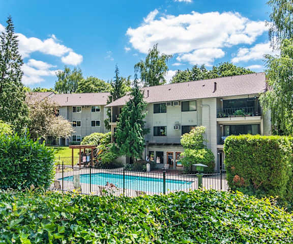 Pool & Sundeck Lounge at Garden Park, Portland, 97202