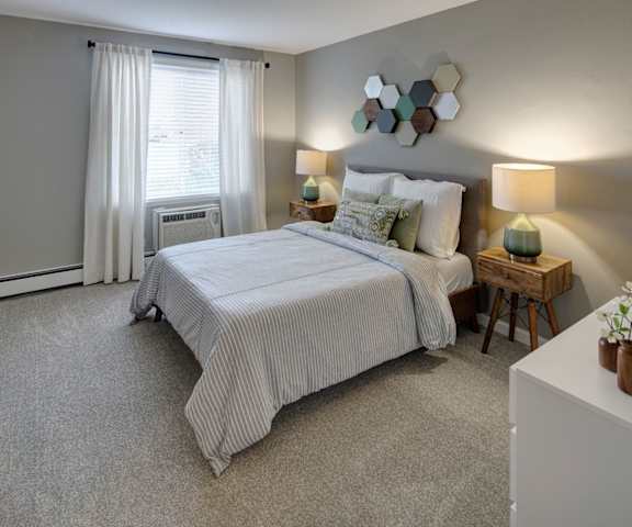 bed, nightstands, and a dresser in a carpeted bedroom