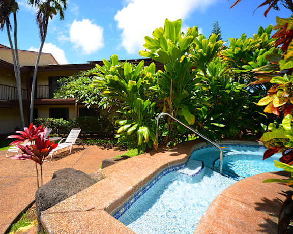 Coconut Inn spa and courtyard area with seating