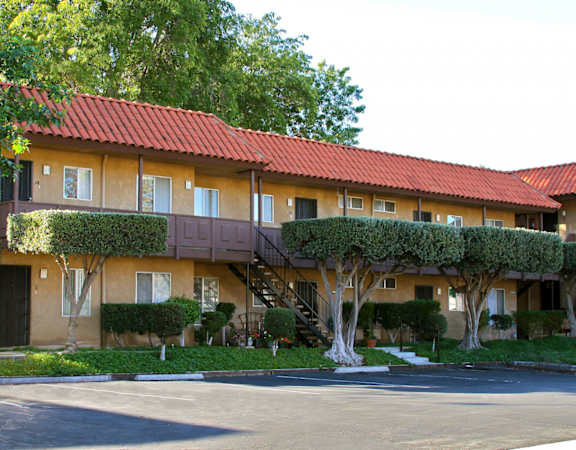 a picture of the leasing office at the whispering winds apartments in pearland