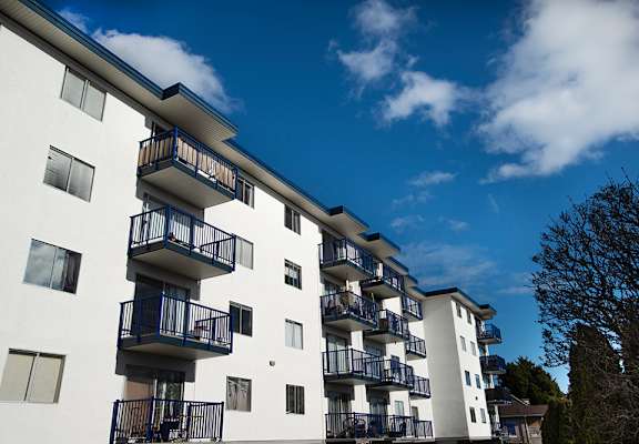 a picture of an apartment building