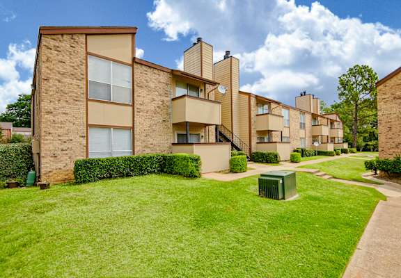 Apartment Exterior 1 at 600 Baylor in Longview Tx